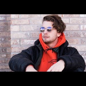 Meet your Posher, Maxwell